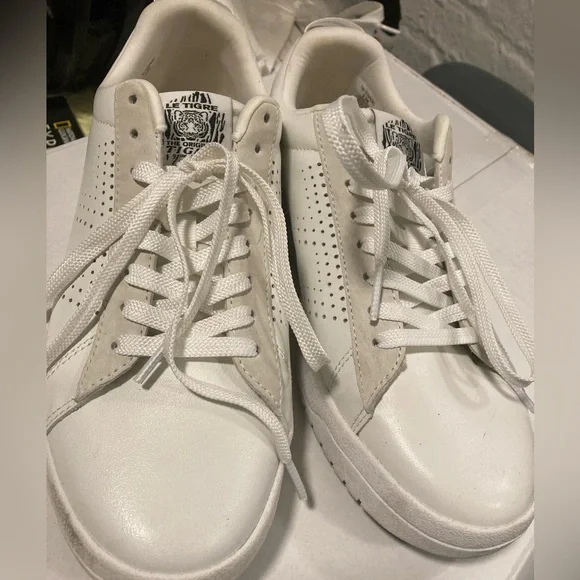 👟Le TIGRE Tompkins Sneaker - Women's  Size: 9.5  Color : White - Picture 3 of 12